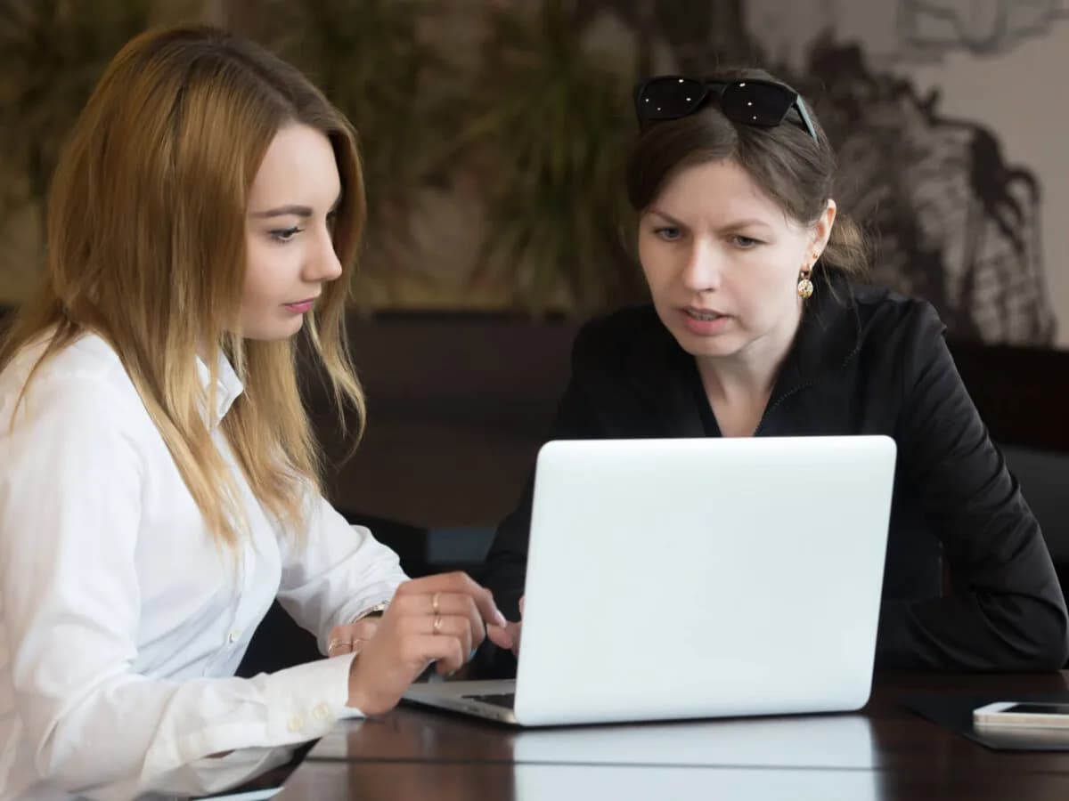 Mieszkanie po śmierci męża: Twoje prawa i formalności krok po kroku